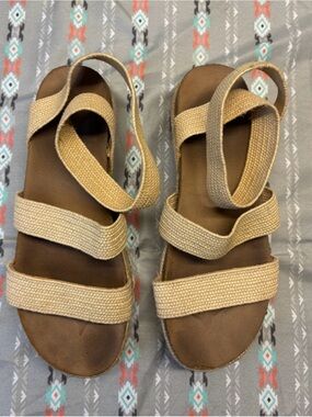 ✴️Women’s Beige Strappy Sandals